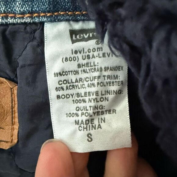 Brand New Levi's Women's Size Small Fauc Fur Collared Denim Trucker Jacket - Picture 9 of 11